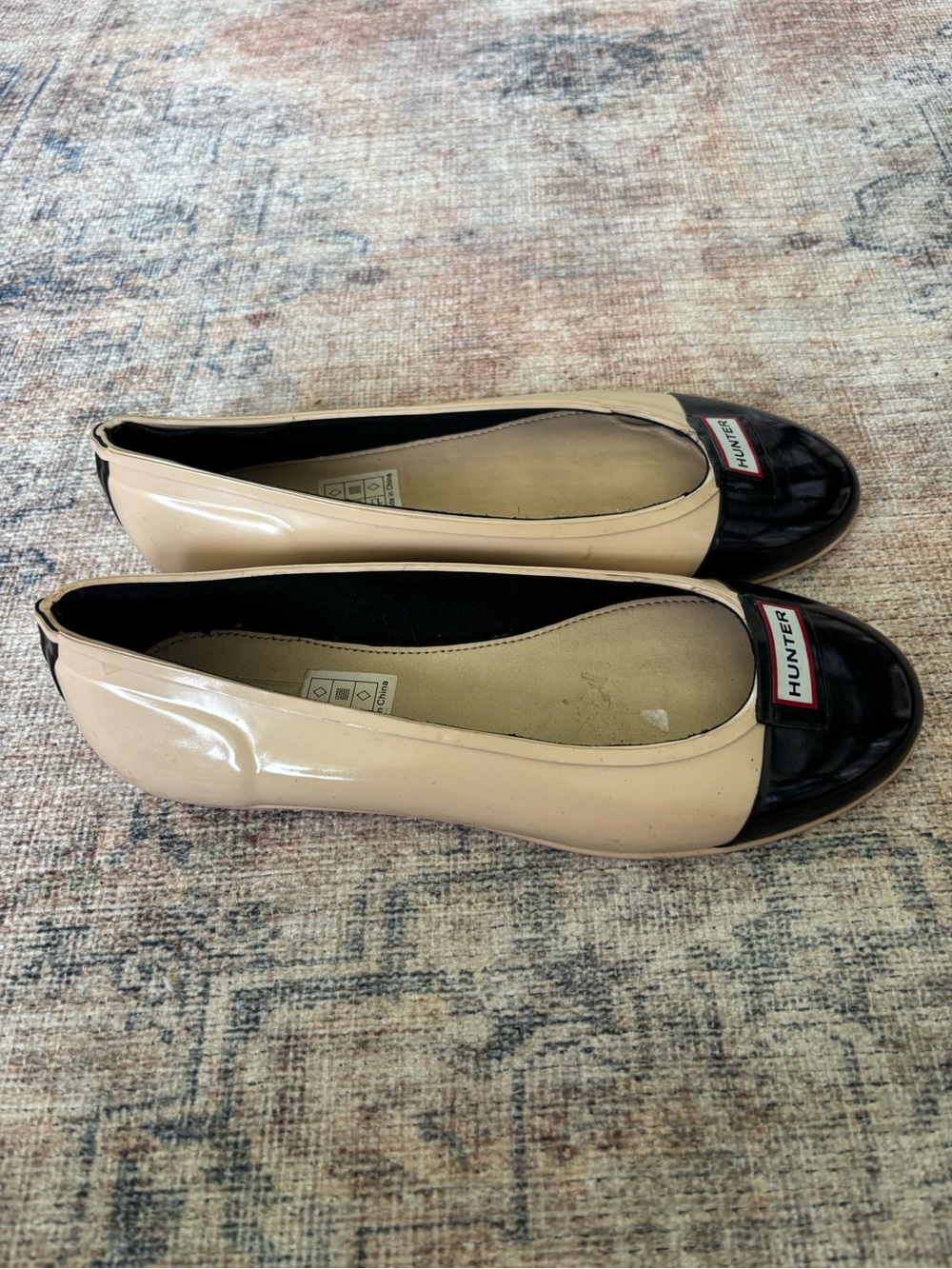 Hunter Two-Tone Beige and Black Cap-Toe Ballet Flats - Picture 4 of 16